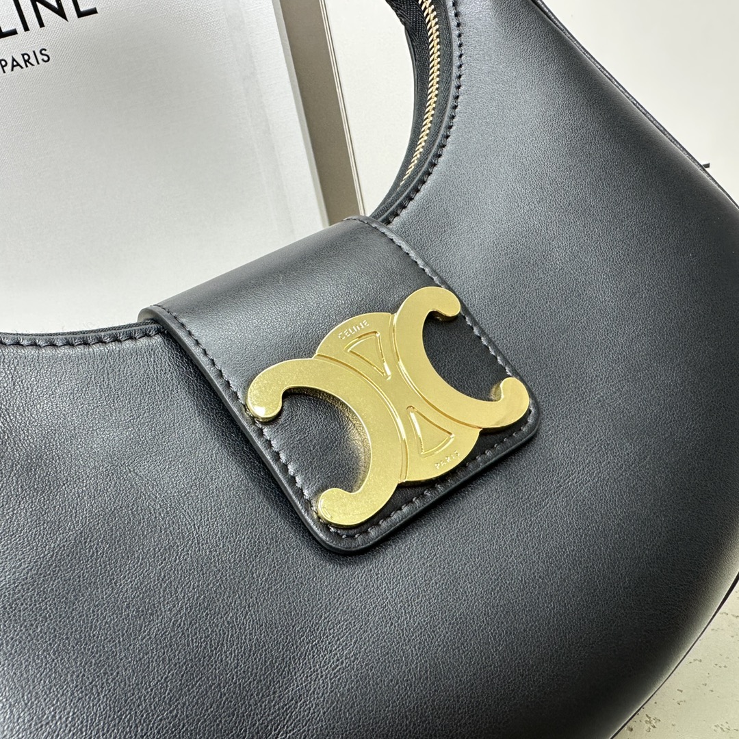 CELINE TRIOMPHE series classic black leather underarm bag CELINE TRIOMPHE series classic black leather underarm bag
