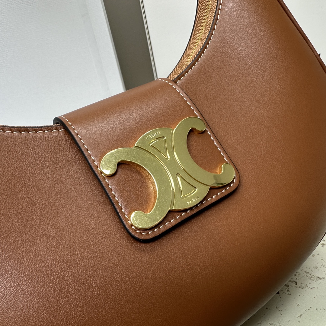 CELINE TRIOMPHE series classic brown leather underarm bag CELINE TRIOMPHE series classic brown leather underarm bag
