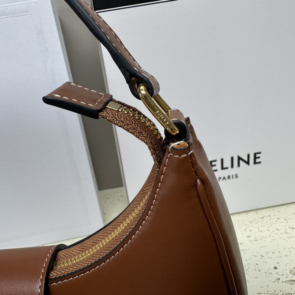 CELINE TRIOMPHE series classic brown leather underarm bag CELINE TRIOMPHE series classic brown leather underarm bag