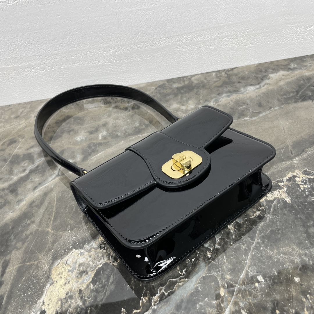CELINE classic black underarm bag CELINE classic black underarm bag