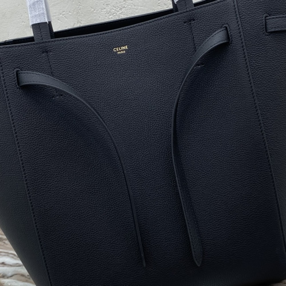 CELINE TRIOMPHE series catfish bag (navy blue) CELINE TRIOMPHE series catfish bag (navy blue)