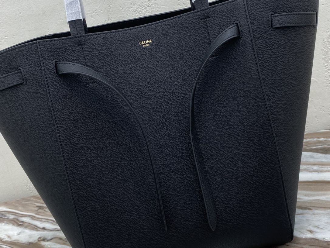 CELINE TRIOMPHE series catfish bag (navy blue) CELINE TRIOMPHE series catfish bag (navy blue)