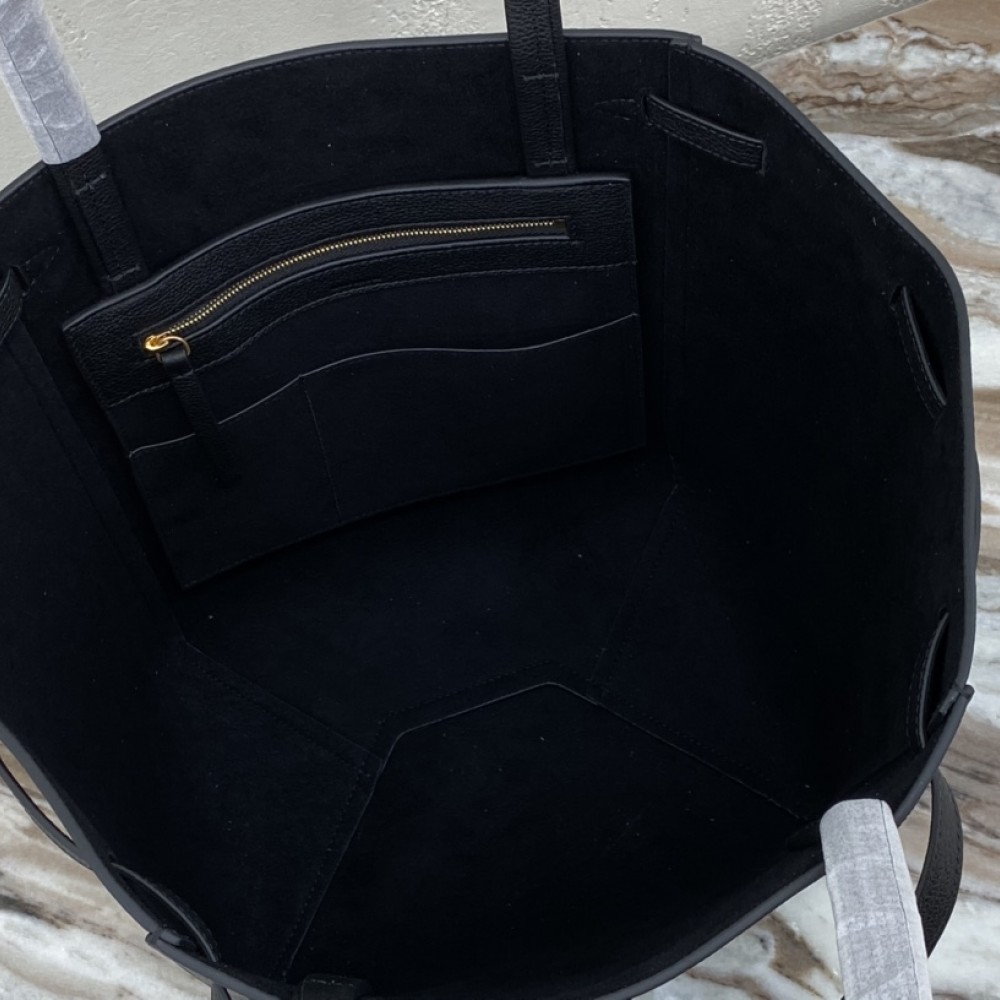 CELINE TRIOMPHE series catfish bag (navy blue) CELINE TRIOMPHE series catfish bag (navy blue)