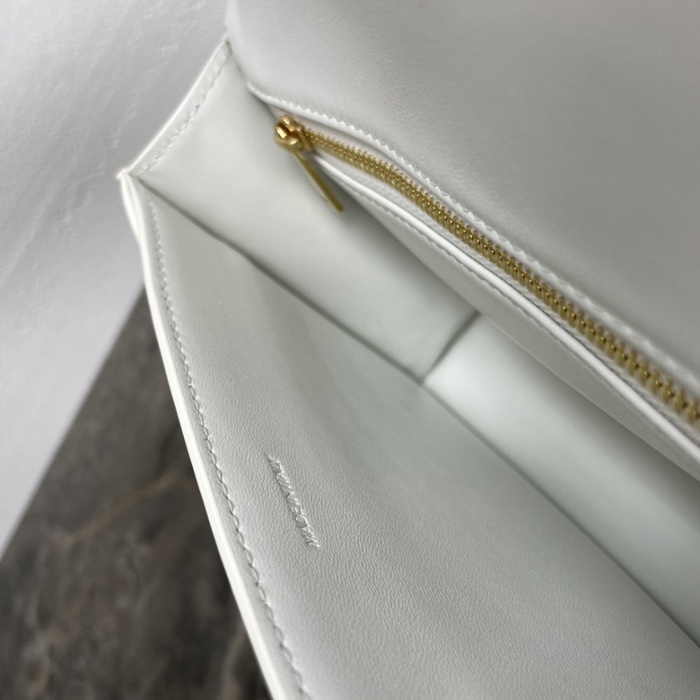 CELINE classic white underarm bag CELINE classic white underarm bag