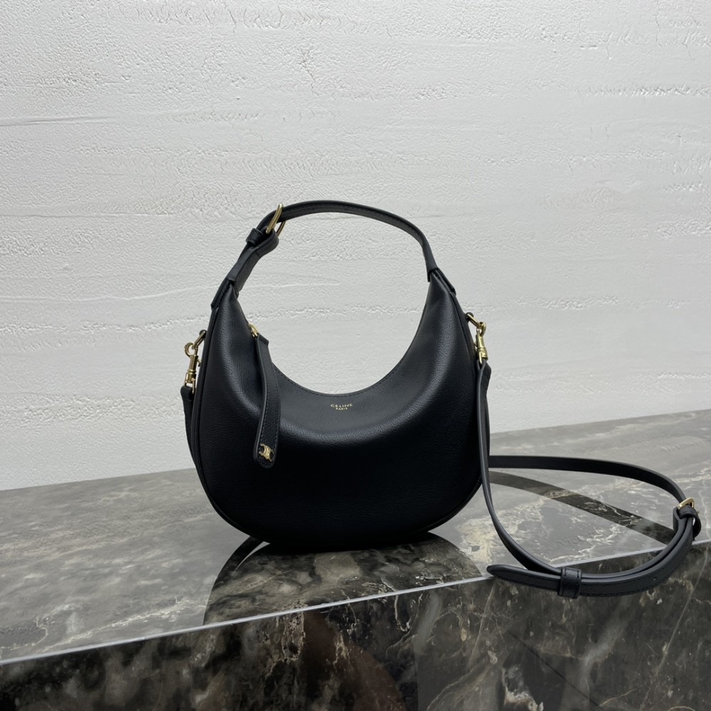 CELINE TRIOMPHE series black underarm bag CELINE TRIOMPHE series black underarm bag
