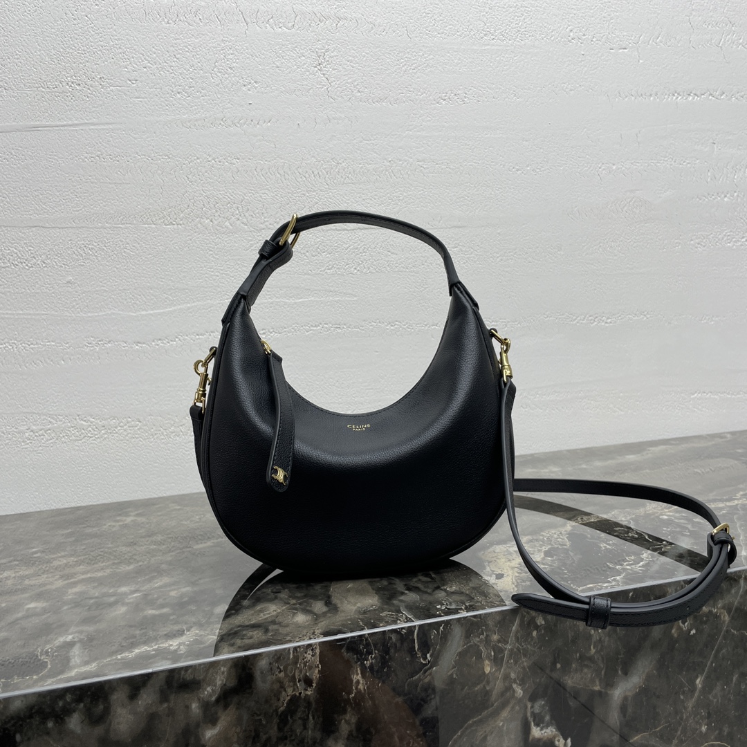 CELINE TRIOMPHE series black underarm bag CELINE TRIOMPHE series black underarm bag