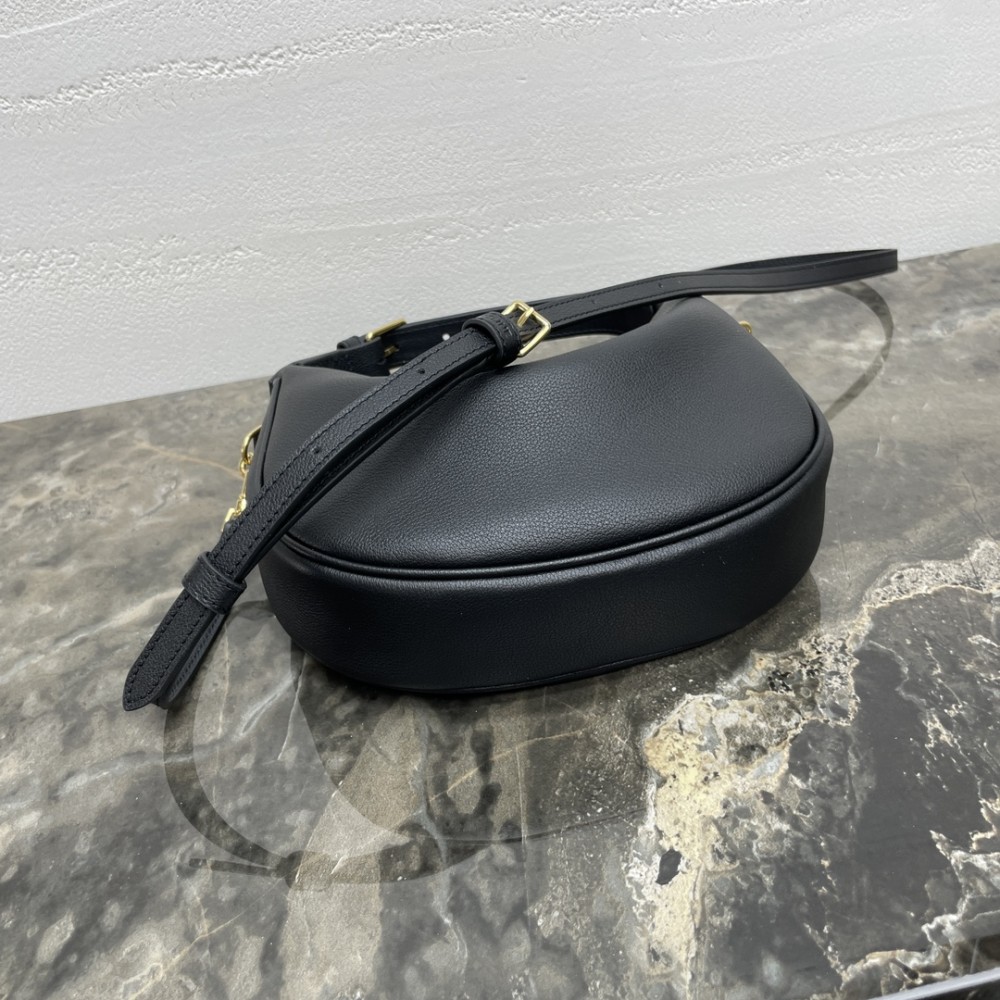 CELINE TRIOMPHE series black underarm bag CELINE TRIOMPHE series black underarm bag