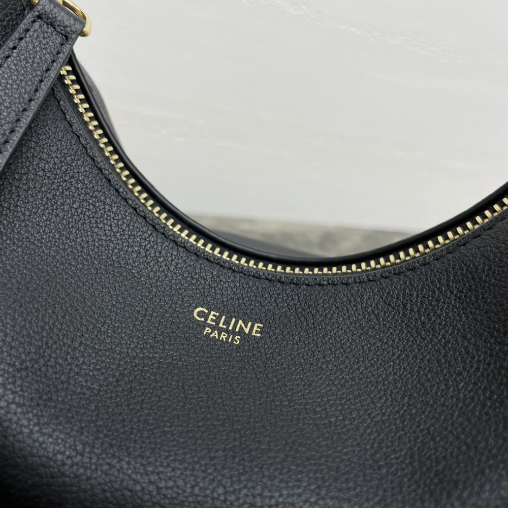 CELINE TRIOMPHE series black underarm bag CELINE TRIOMPHE series black underarm bag