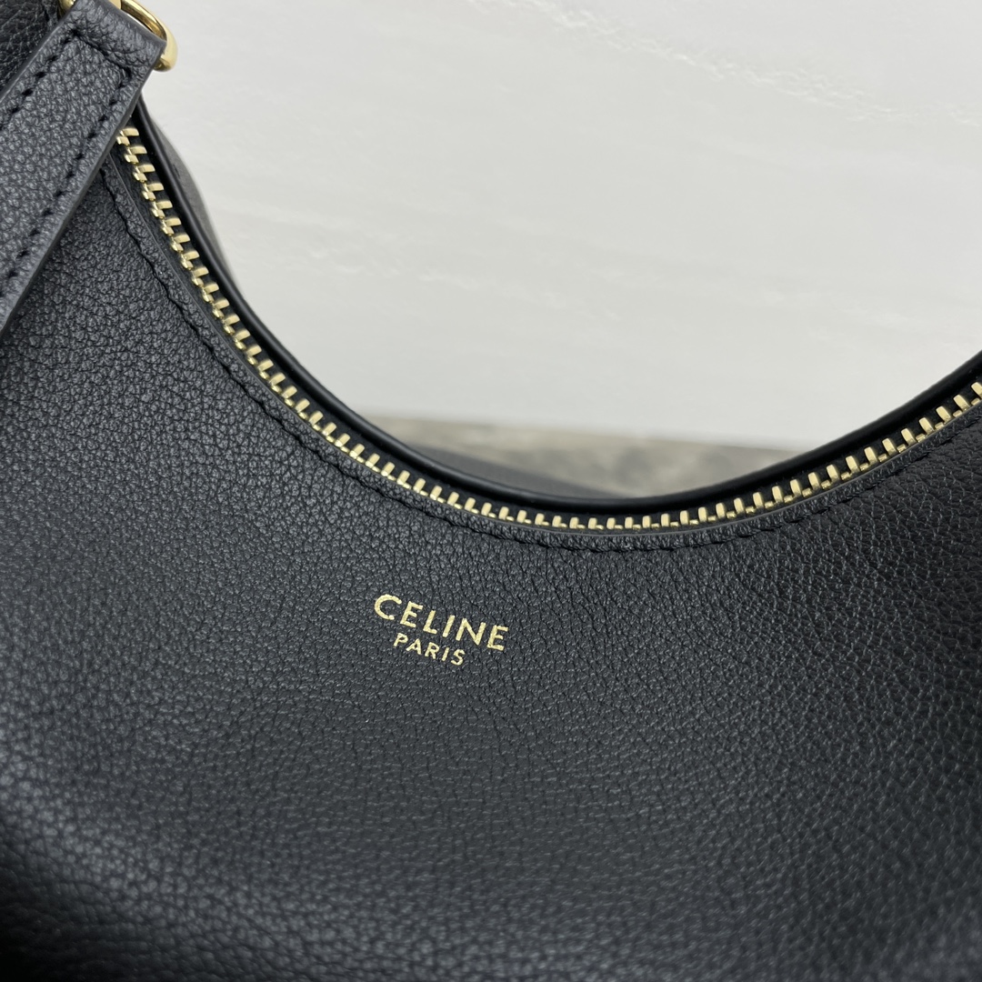 CELINE TRIOMPHE series black underarm bag CELINE TRIOMPHE series black underarm bag