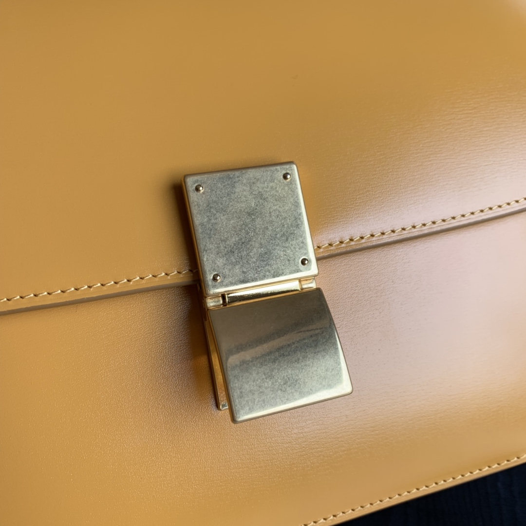 CELINE TRIOMPHE series bright yellow snake print shoulder crossbody bag CELINE TRIOMPHE series bright yellow snake print shoulder crossbody bag