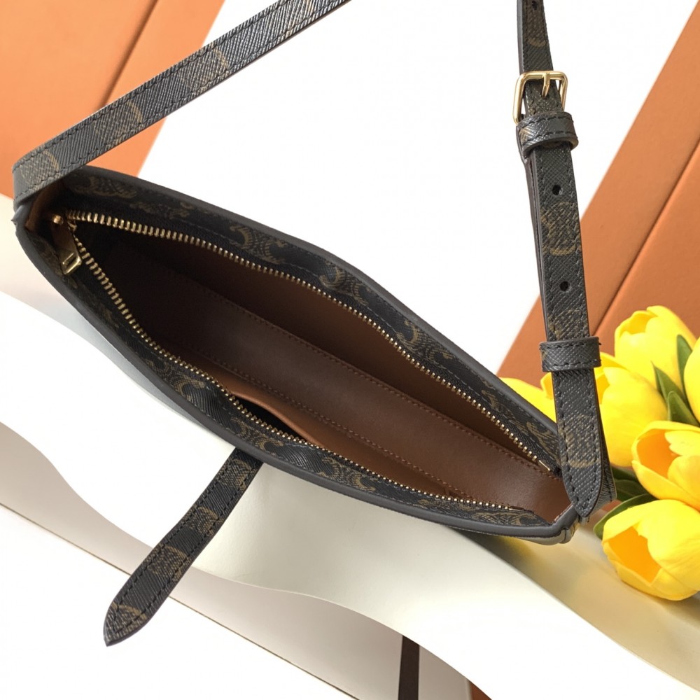 CELINE TRIOMPHE series patterned black underarm bag CELINE TRIOMPHE series patterned black underarm bag