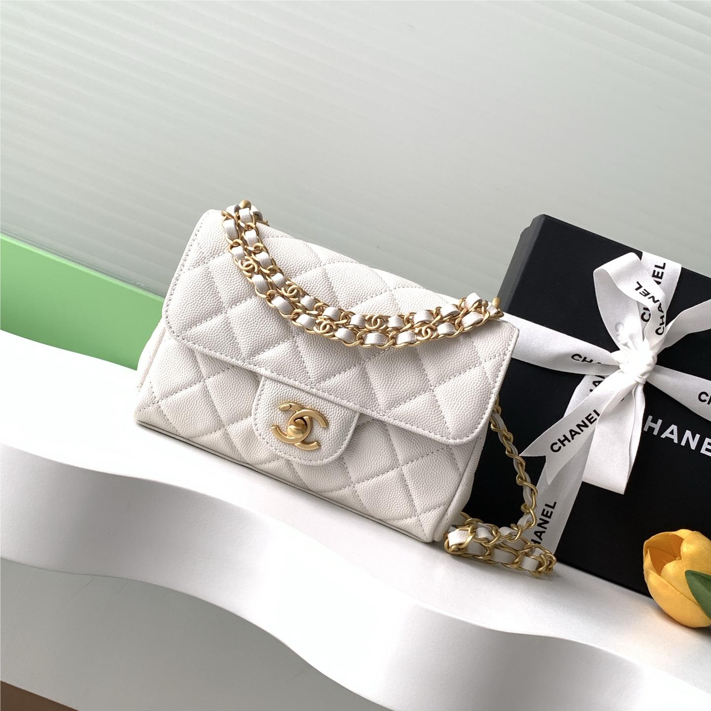 Chanel classic CF series bright white lambskin gold hardware chain bag Chanel classic CF series bright white lambskin gold hardware chain bag