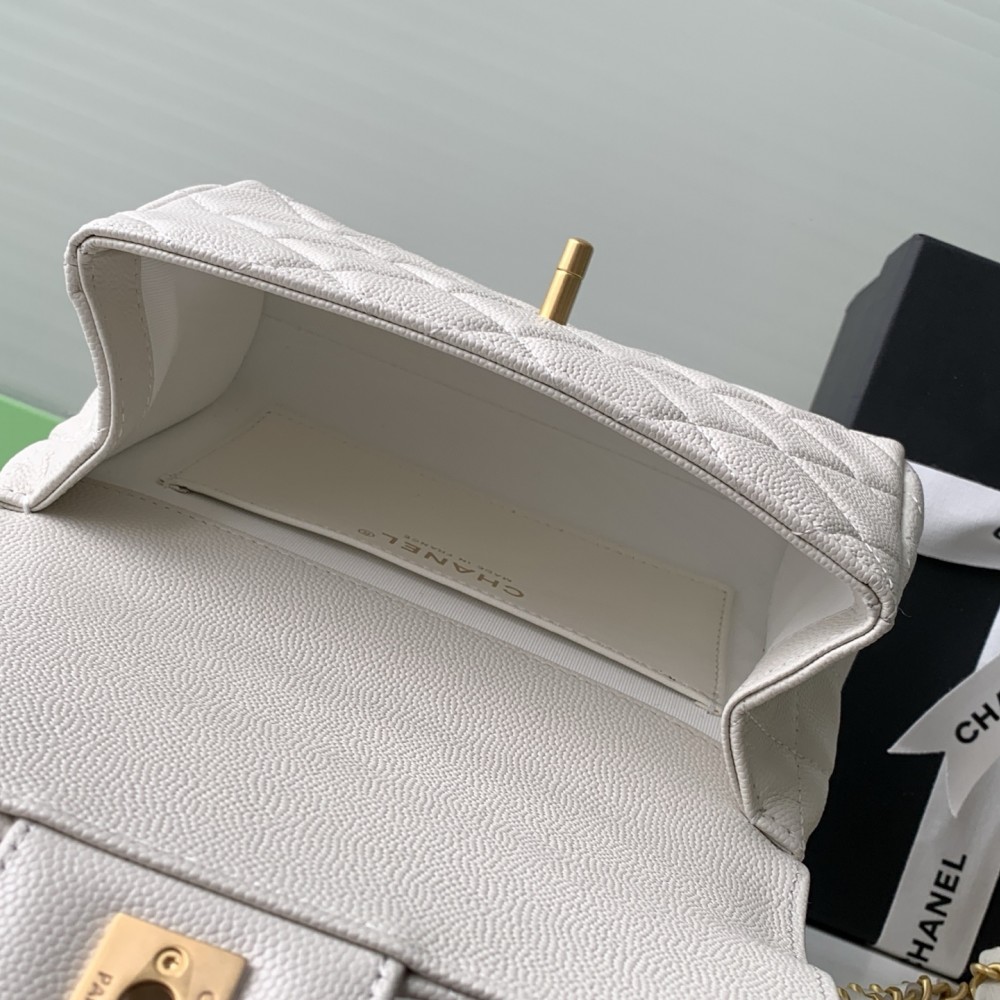 Chanel classic CF series bright white lambskin gold hardware chain bag Chanel classic CF series bright white lambskin gold hardware chain bag