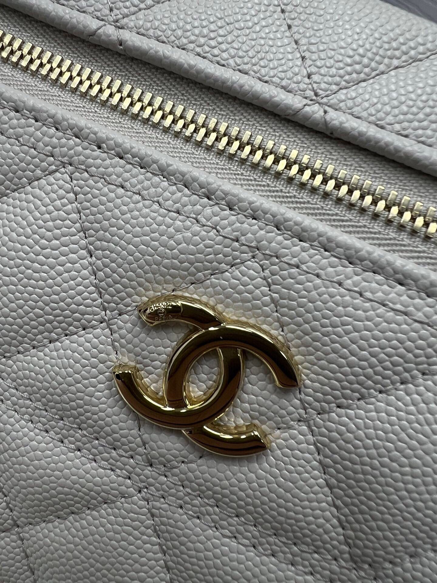 Chanel 25C Bag in Shiny Silver Grained Leather Chanel 25C Bag in Shiny Silver Grained Leather