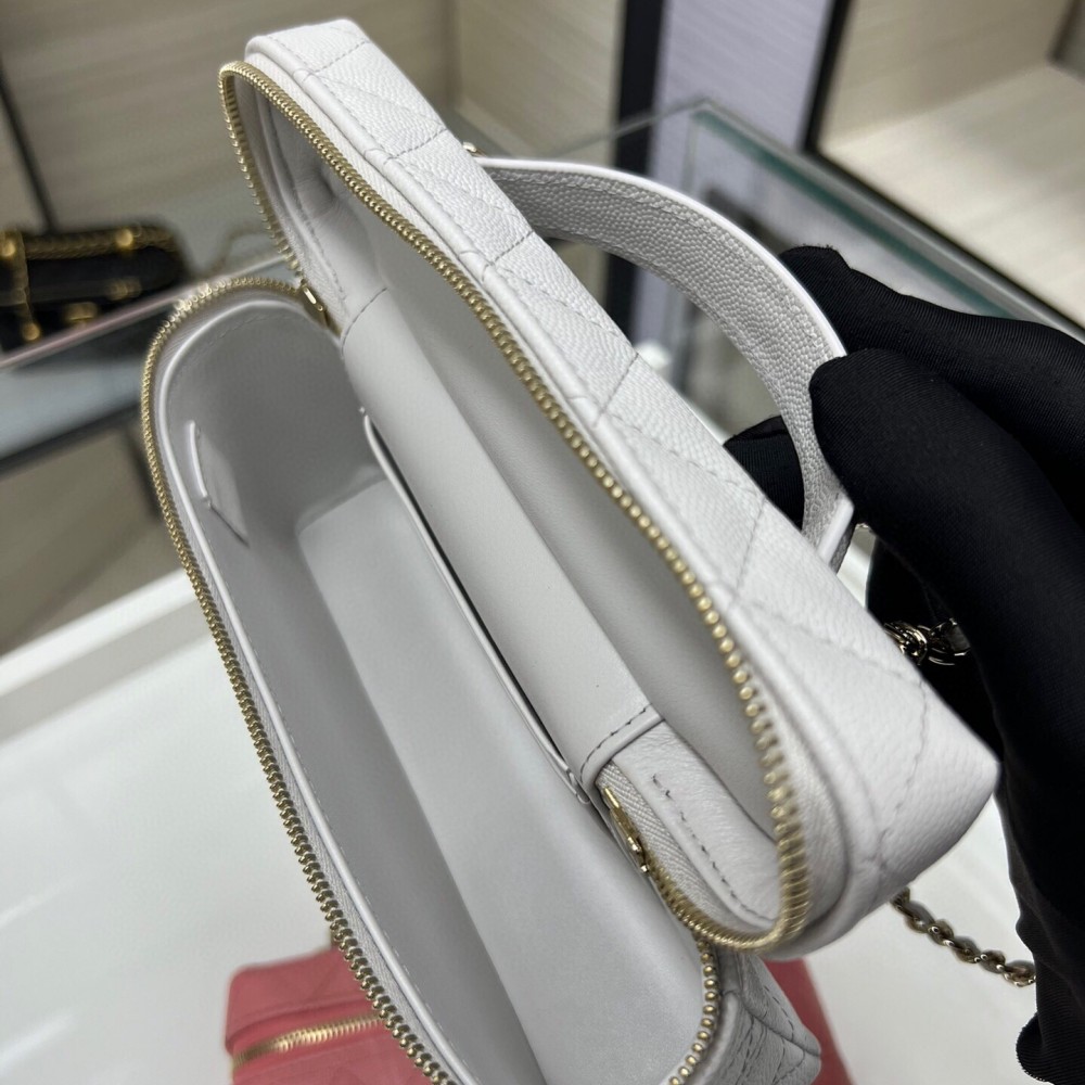 Chanel 25C Bag in Shiny Silver Grained Leather Chanel 25C Bag in Shiny Silver Grained Leather