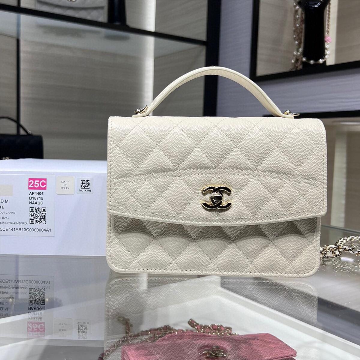 Chanel Double C Metal Chain Diamond Check White Frosted Texture Bag Chanel Double C Metal Chain Diamond Check White Frosted Texture Bag