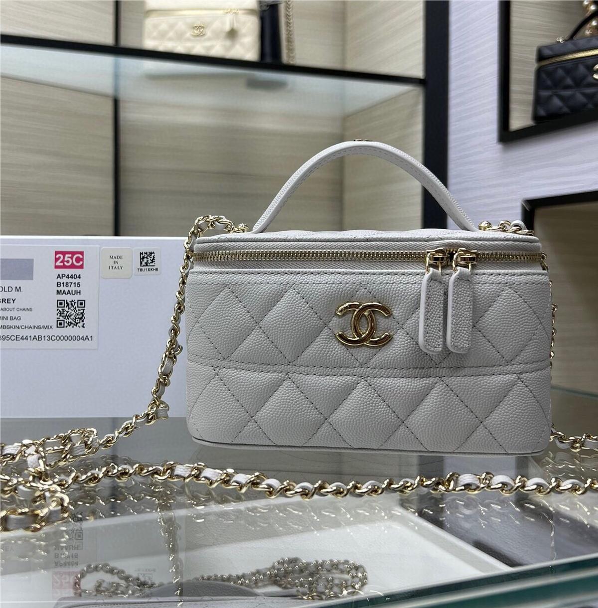 Chanel Double C Metal Chain Diamond Check White Frosted Texture Bag Chanel Double C Metal Chain Diamond Check White Frosted Texture Bag