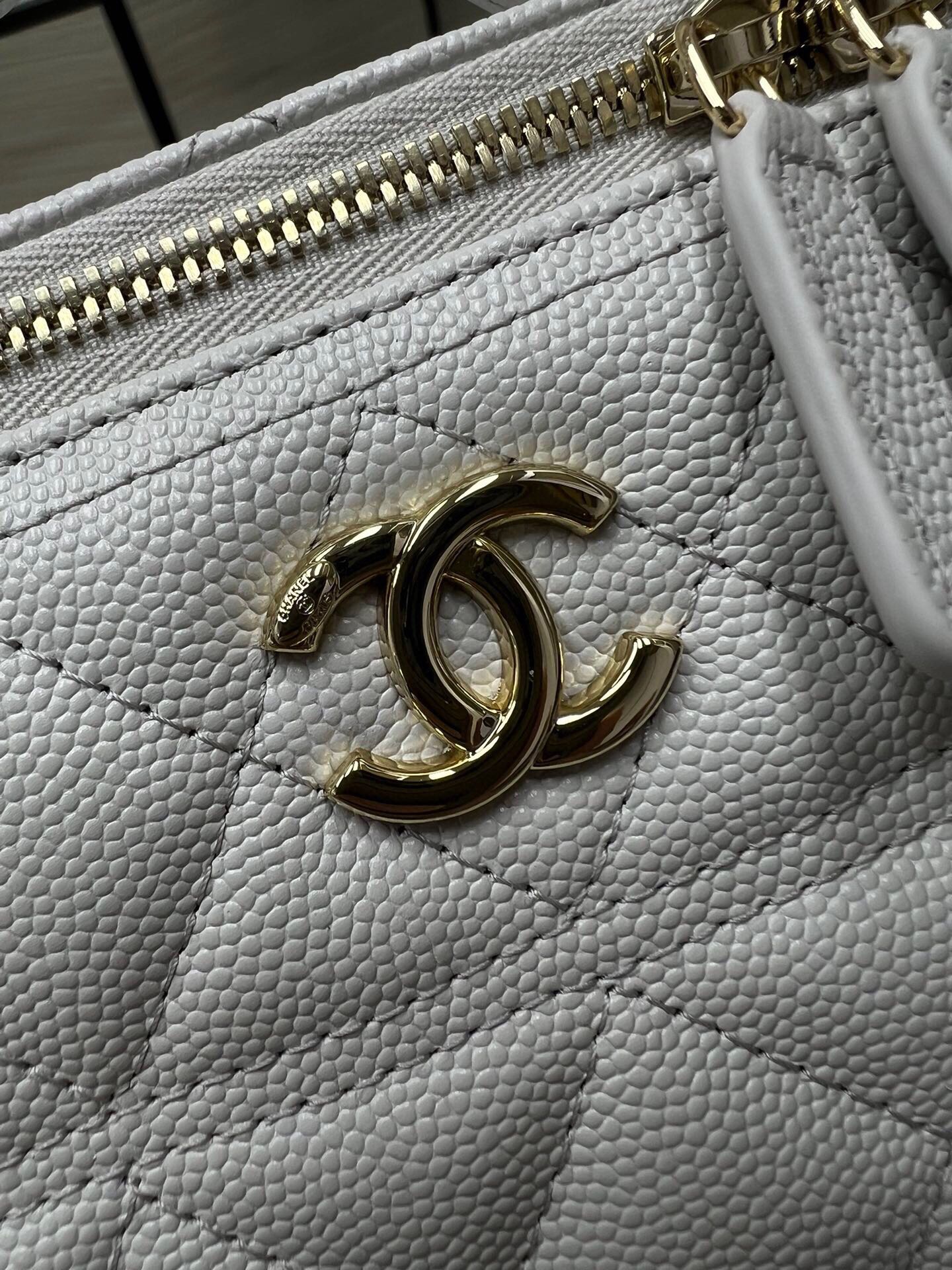 Chanel Double C Metal Chain Diamond Check White Frosted Texture Bag Chanel Double C Metal Chain Diamond Check White Frosted Texture Bag