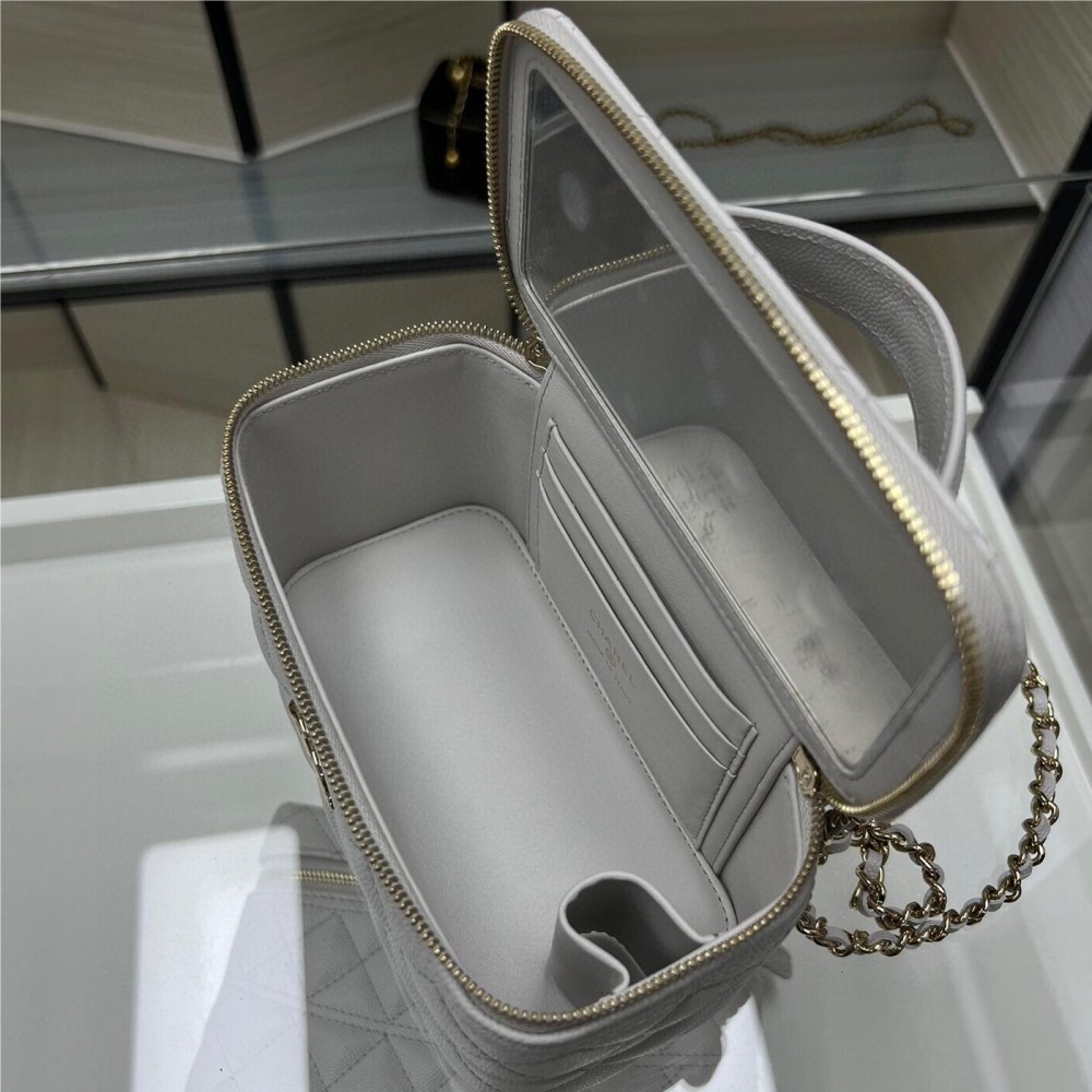 Chanel Double C Metal Chain Diamond Check White Frosted Texture Bag Chanel Double C Metal Chain Diamond Check White Frosted Texture Bag