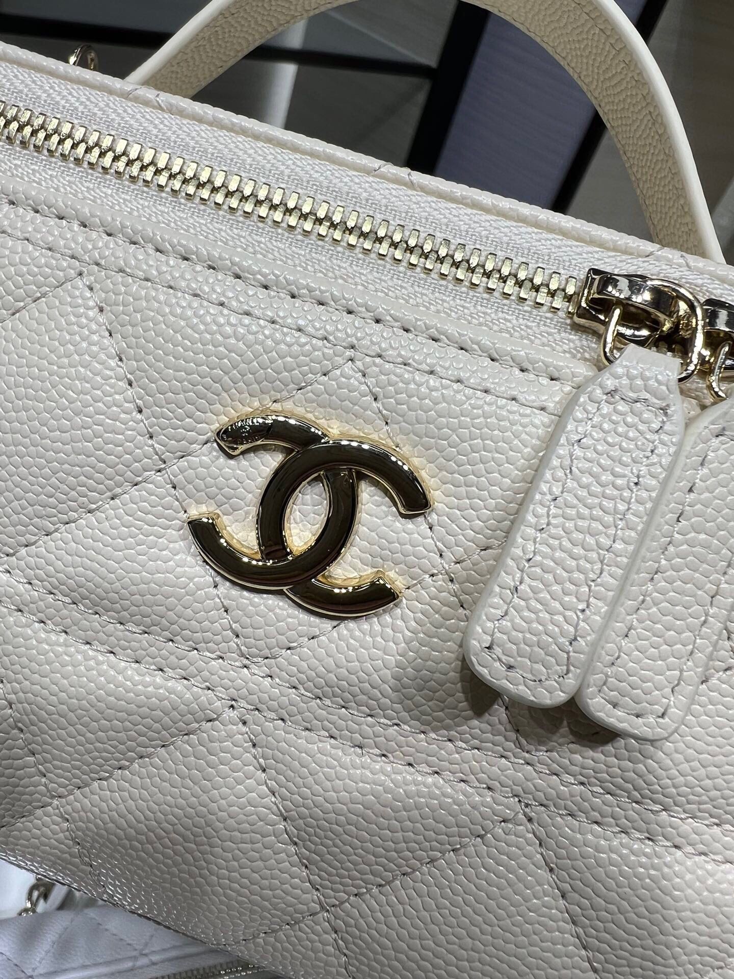 Chanel Double C Metal Chain Diamond Grid Ivory Matte Textured Bag Chanel Double C Metal Chain Diamond Grid Ivory Matte Textured Bag