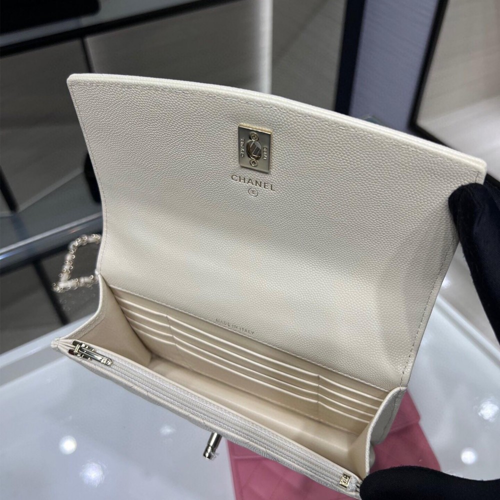 Chanel Double C Metal Chain Diamond Check White Frosted Texture Bag Chanel Double C Metal Chain Diamond Check White Frosted Texture Bag