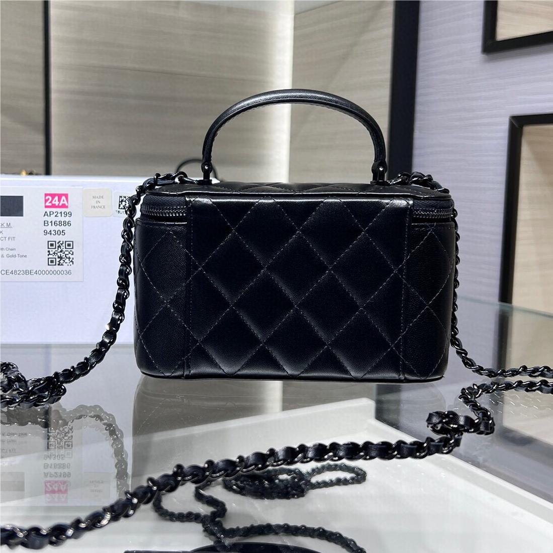 Chanel Double C Metal Chain Classic Elegant Black Quilted Handbag Chanel Double C Metal Chain Classic Elegant Black Quilted Handbag