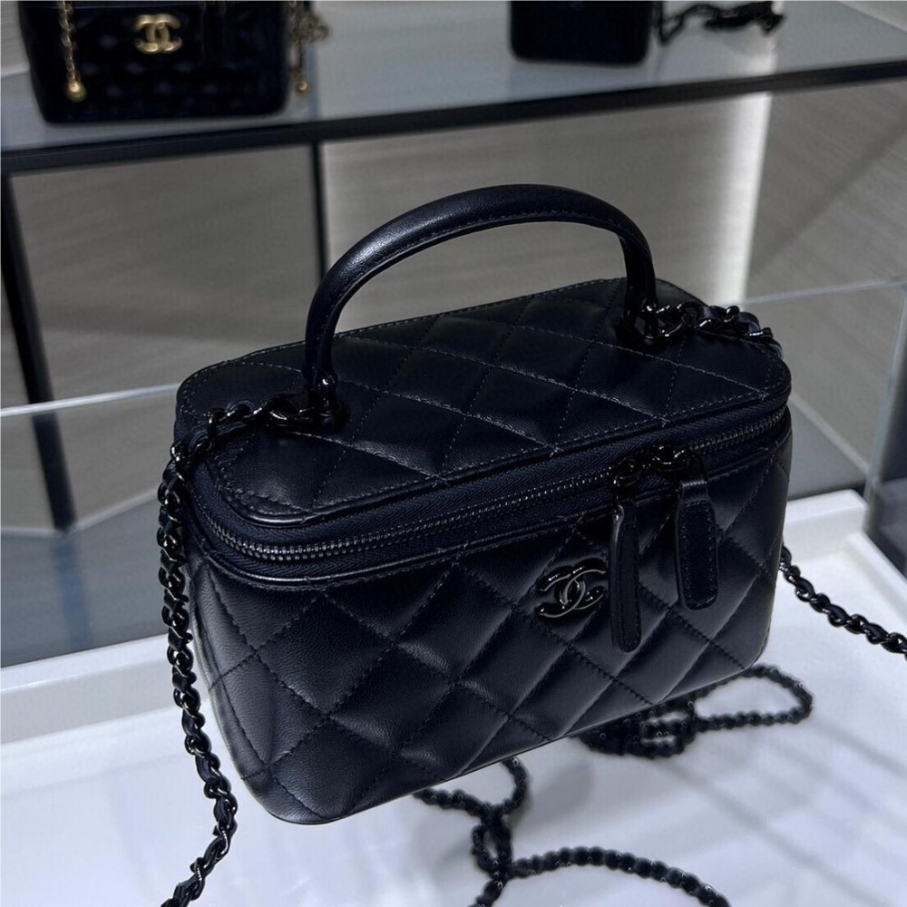 Chanel Double C Metal Chain Classic Elegant Black Quilted Handbag Chanel Double C Metal Chain Classic Elegant Black Quilted Handbag