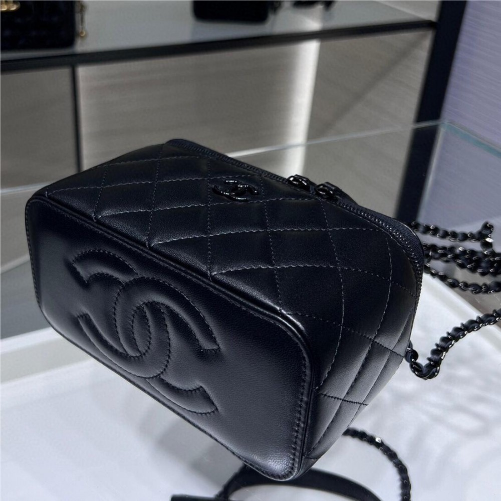 Chanel Double C Metal Chain Classic Elegant Black Quilted Handbag Chanel Double C Metal Chain Classic Elegant Black Quilted Handbag