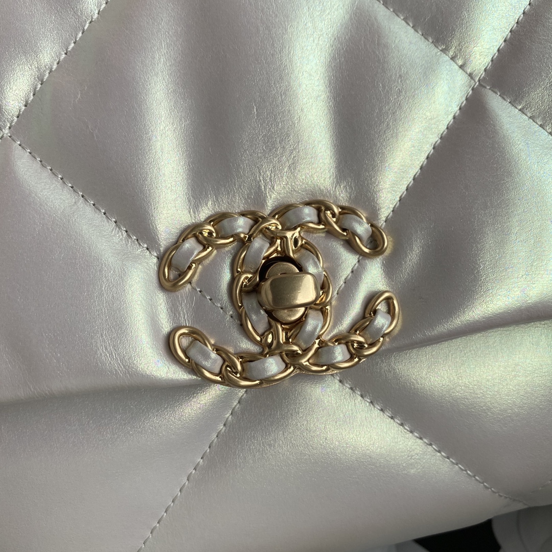 Chanel Double C Metal Chain Classic Shiny Silver Quilted Flap Bag Chanel Double C Metal Chain Classic Shiny Silver Quilted Flap Bag