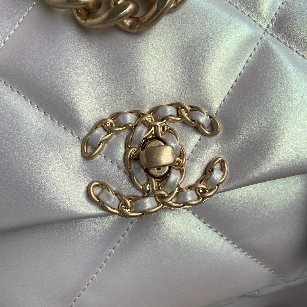 Chanel Double C Metal Chain Classic Shiny Silver Quilted Flap Bag Chanel Double C Metal Chain Classic Shiny Silver Quilted Flap Bag
