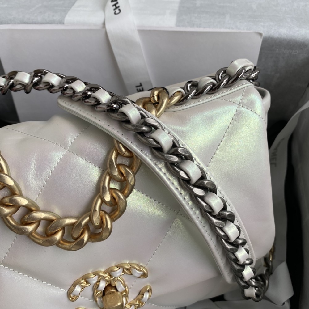 Chanel Double C Metal Chain Classic Shiny Silver Quilted Flap Bag Chanel Double C Metal Chain Classic Shiny Silver Quilted Flap Bag