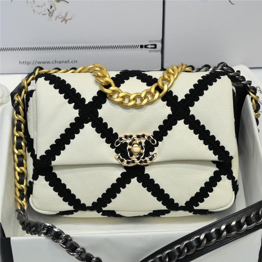 Chanel Double C Metal Chain Classic White and Black Contrast Quilted Flap Bag Chanel Double C Metal Chain Classic White and Black Contrast Quilted Flap Bag