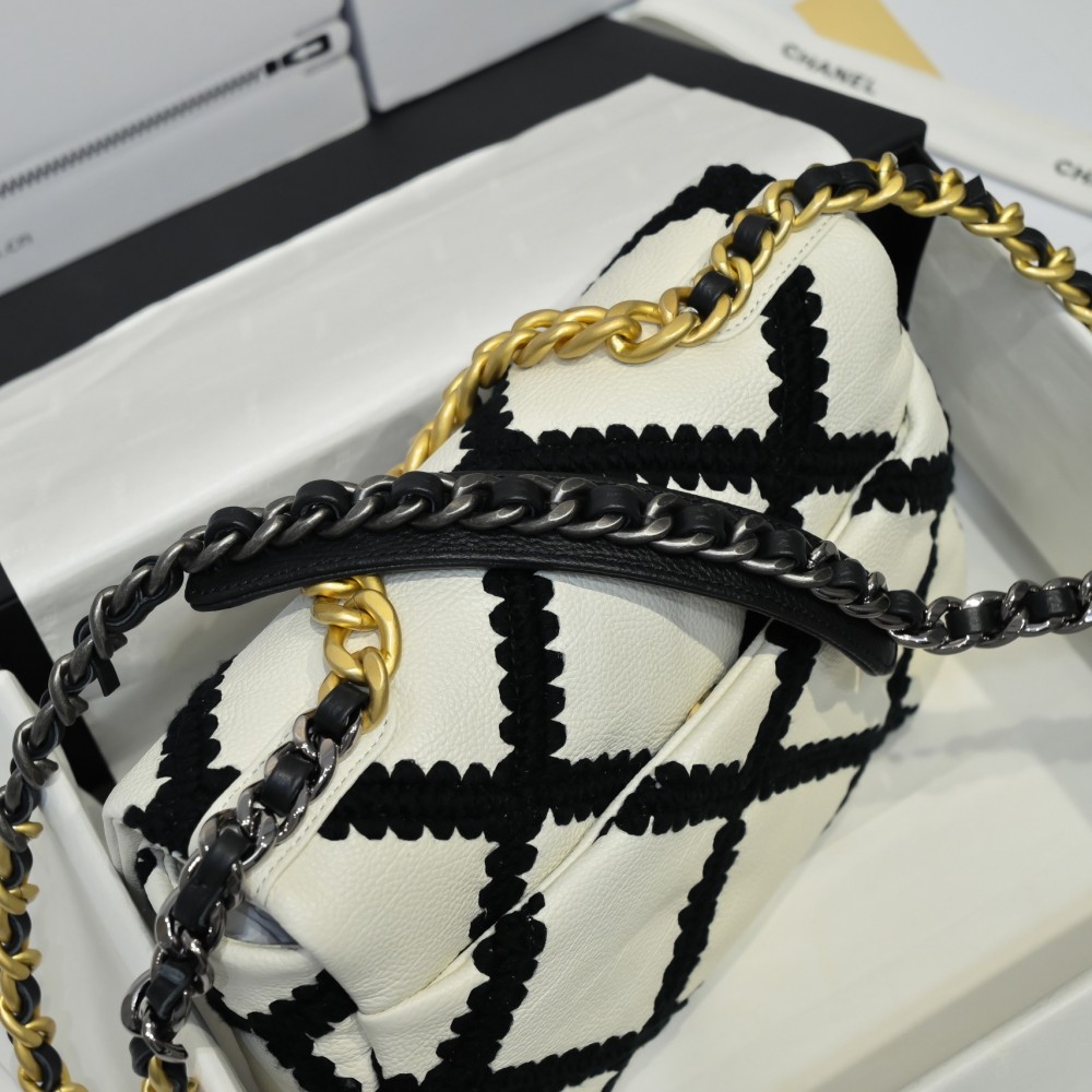 Chanel Double C Metal Chain Classic White and Black Contrast Quilted Flap Bag Chanel Double C Metal Chain Classic White and Black Contrast Quilted Flap Bag