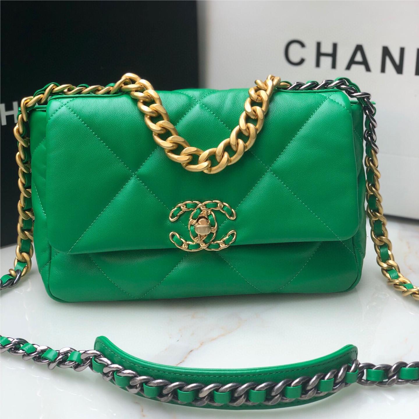 Chanel Double C Metal Chain Classic Emerald Green Quilted Flap Bag Chanel Double C Metal Chain Classic Emerald Green Quilted Flap Bag