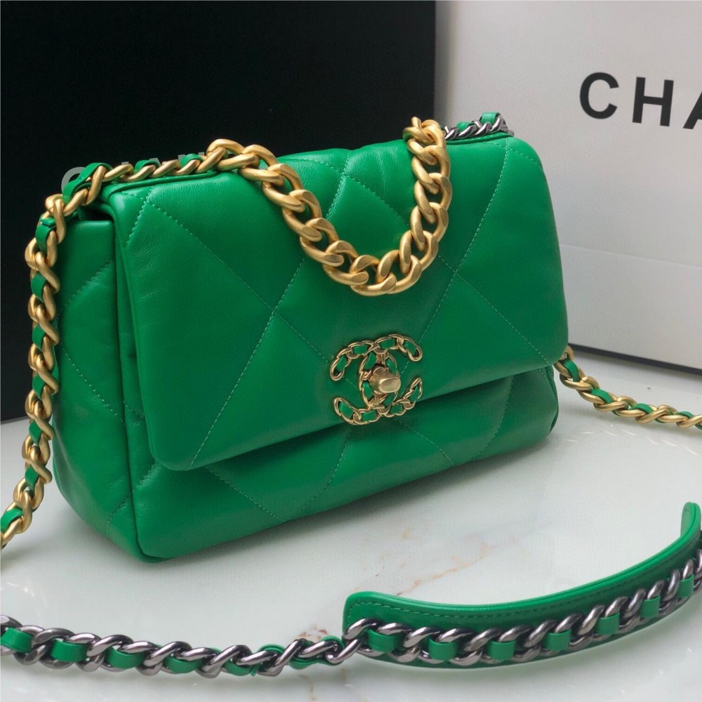 Chanel Double C Metal Chain Classic Emerald Green Quilted Flap Bag Chanel Double C Metal Chain Classic Emerald Green Quilted Flap Bag