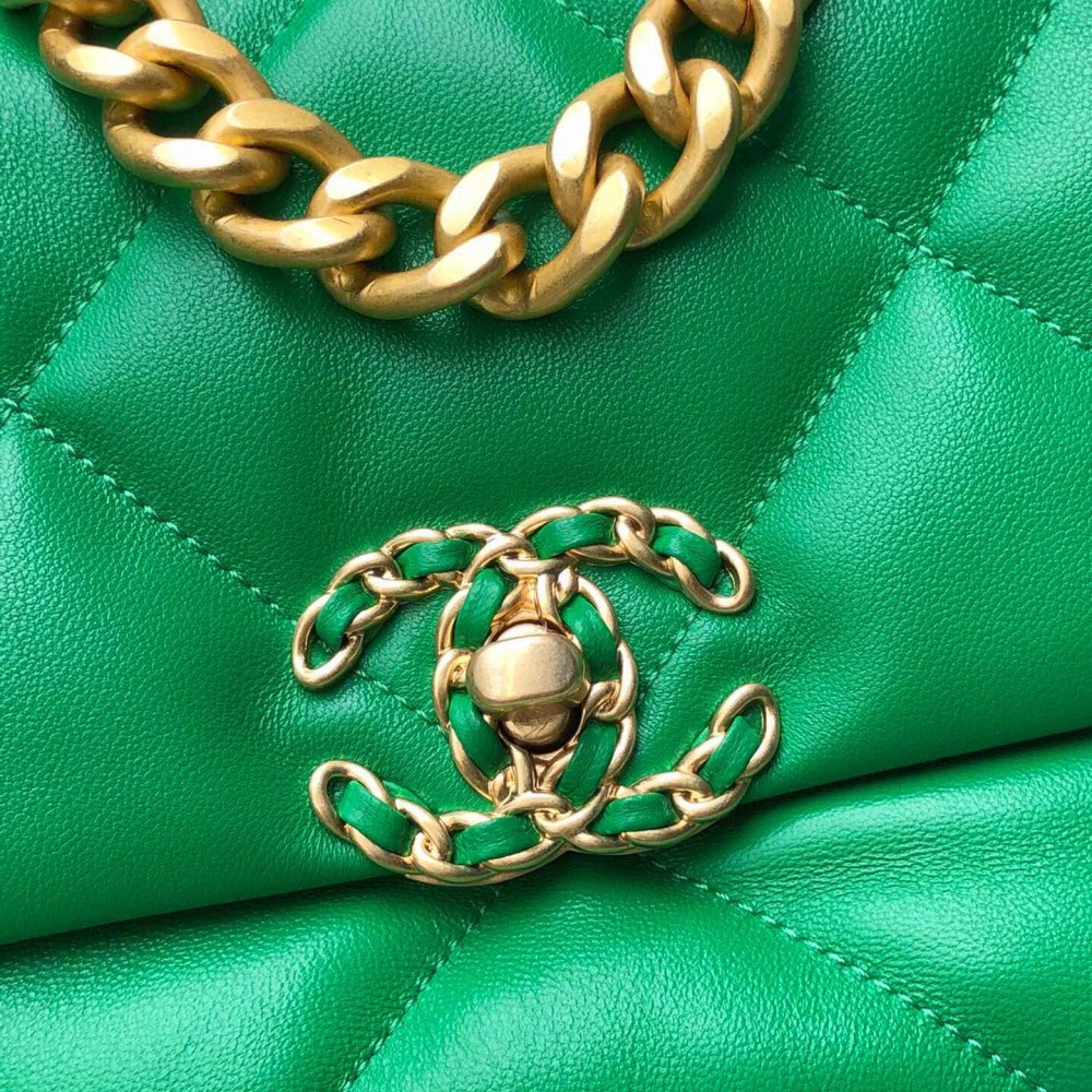 Chanel Double C Metal Chain Classic Emerald Green Quilted Flap Bag Chanel Double C Metal Chain Classic Emerald Green Quilted Flap Bag