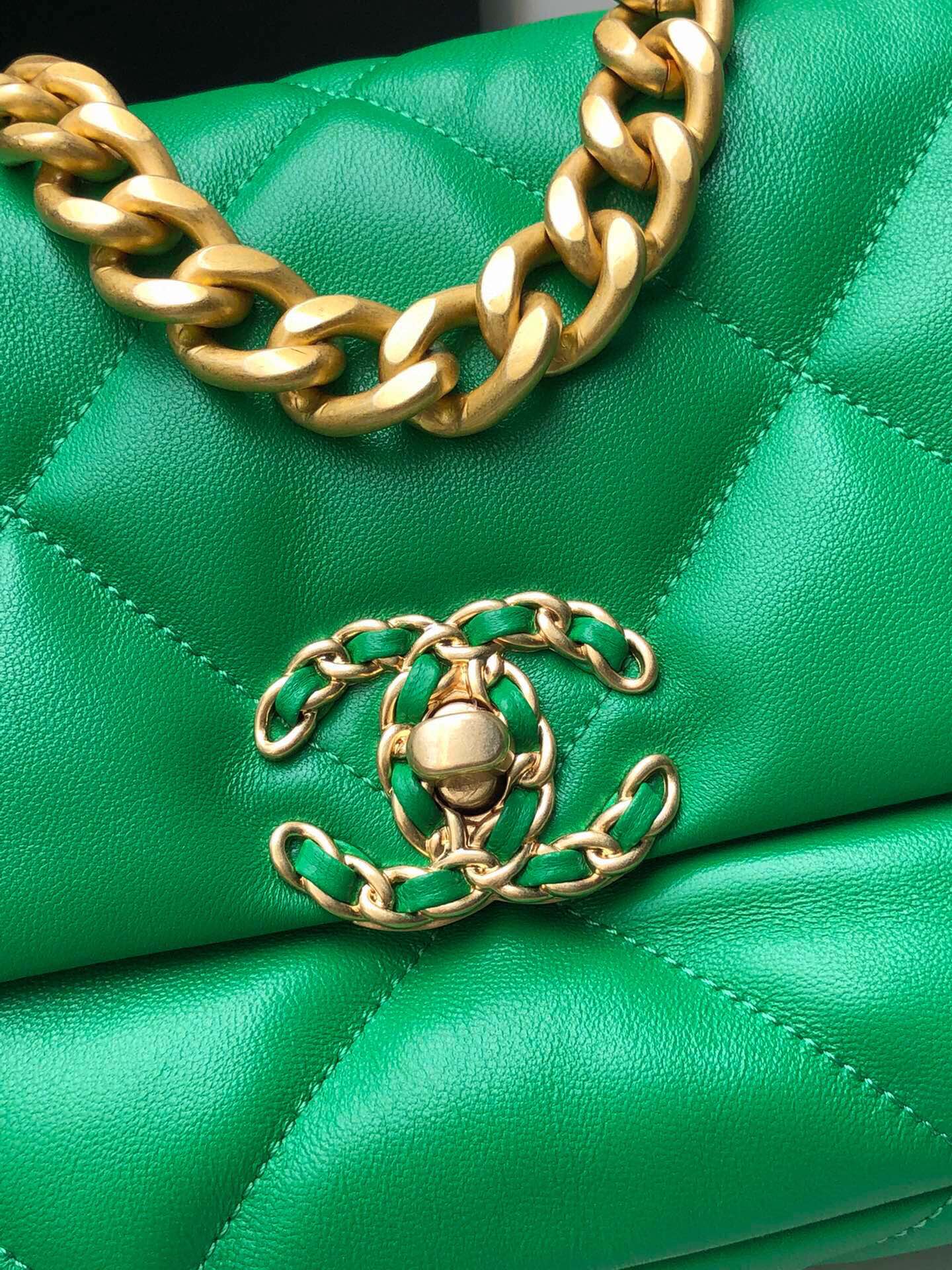 Chanel Double C Metal Chain Classic Emerald Green Quilted Flap Bag Chanel Double C Metal Chain Classic Emerald Green Quilted Flap Bag