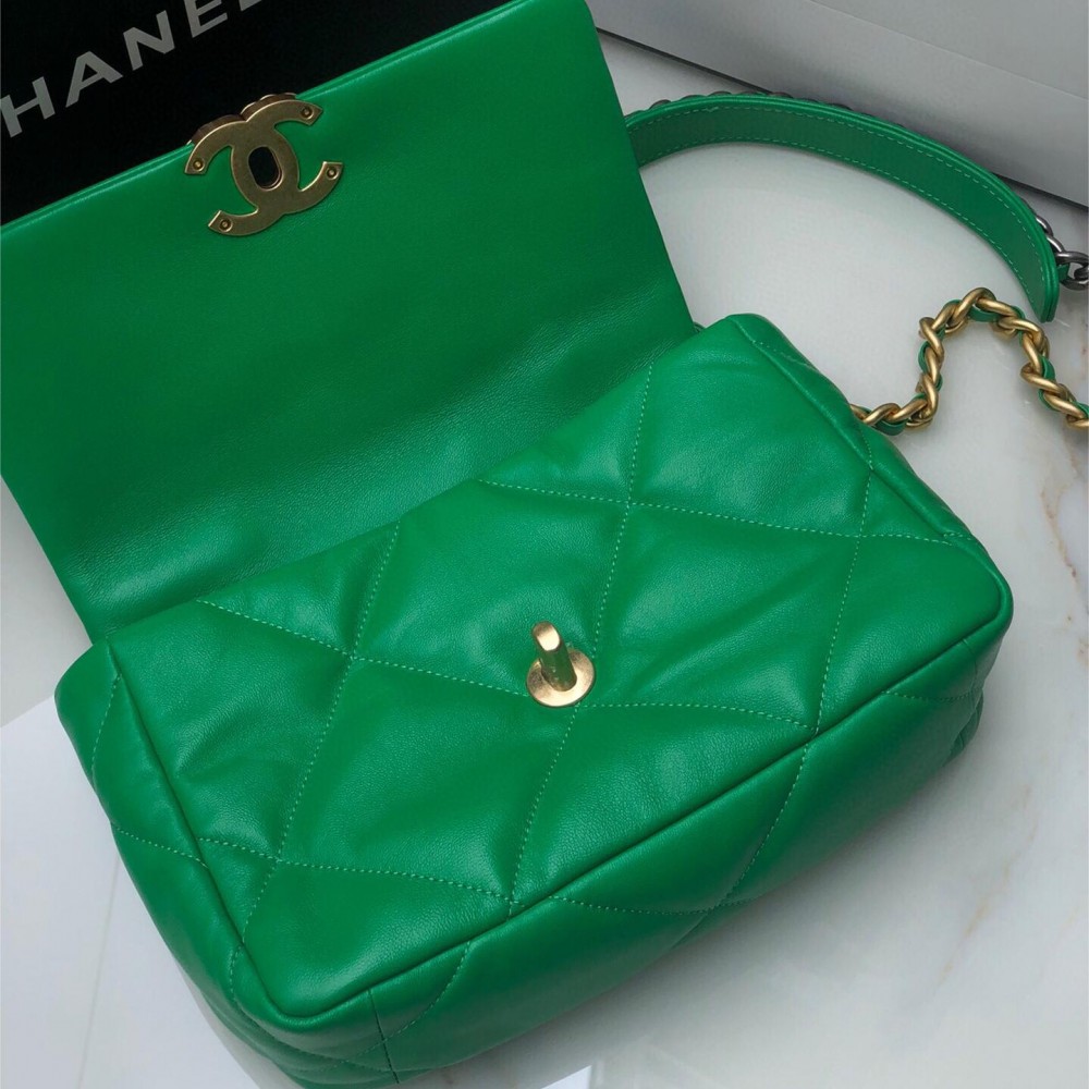 Chanel Double C Metal Chain Classic Emerald Green Quilted Flap Bag Chanel Double C Metal Chain Classic Emerald Green Quilted Flap Bag