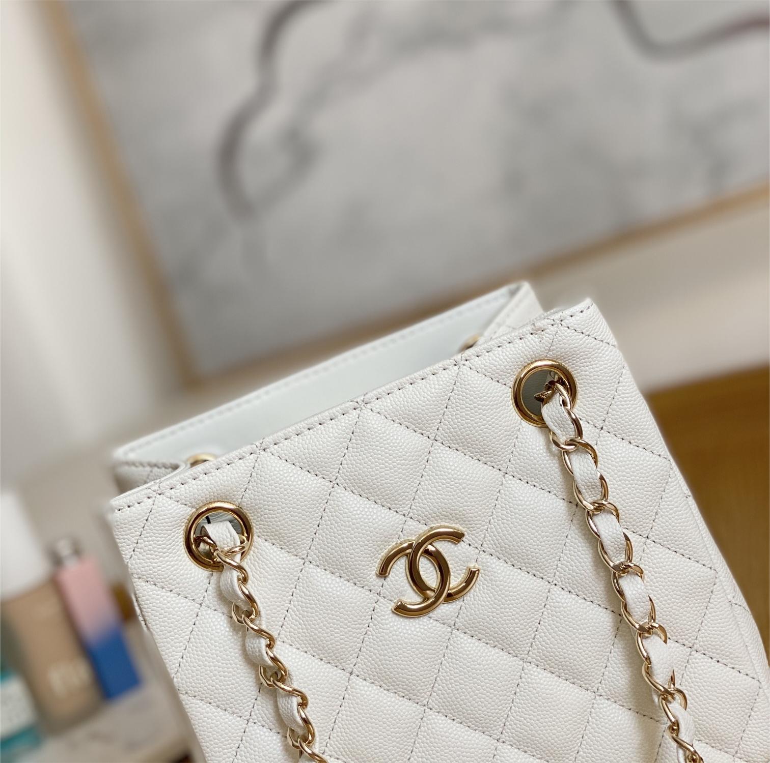 Chanel Classic Series Pure White Caviar Textured Exquisite Diamond Pattern Double C Chain Bag