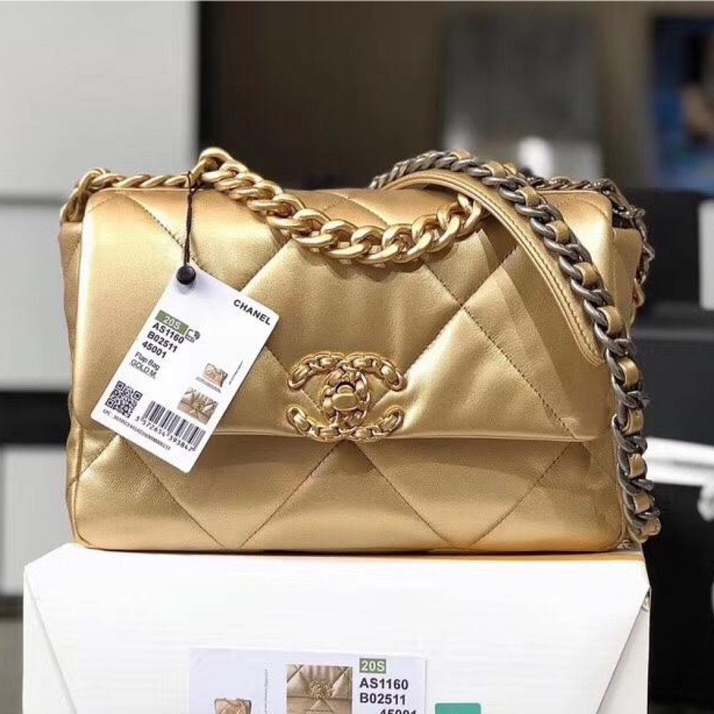 Chanel Classic Flap Classic Gold Diamond Embossed Hardware Chain Handbag Chanel Classic Flap Classic Gold Diamond Embossed Hardware Chain Handbag
