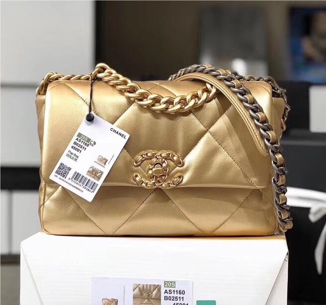 Chanel Classic Flap Classic Gold Diamond Embossed Hardware Chain Handbag Chanel Classic Flap Classic Gold Diamond Embossed Hardware Chain Handbag