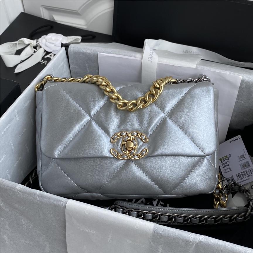 Chanel Classic Flap Classic Silver Diamond Embossed Hardware Chain Handbag Chanel Classic Flap Classic Silver Diamond Embossed Hardware Chain Handbag