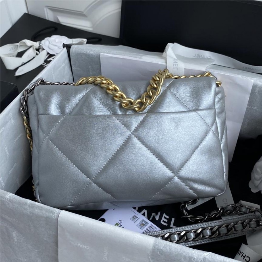 Chanel Classic Flap Classic Silver Diamond Embossed Hardware Chain Handbag Chanel Classic Flap Classic Silver Diamond Embossed Hardware Chain Handbag