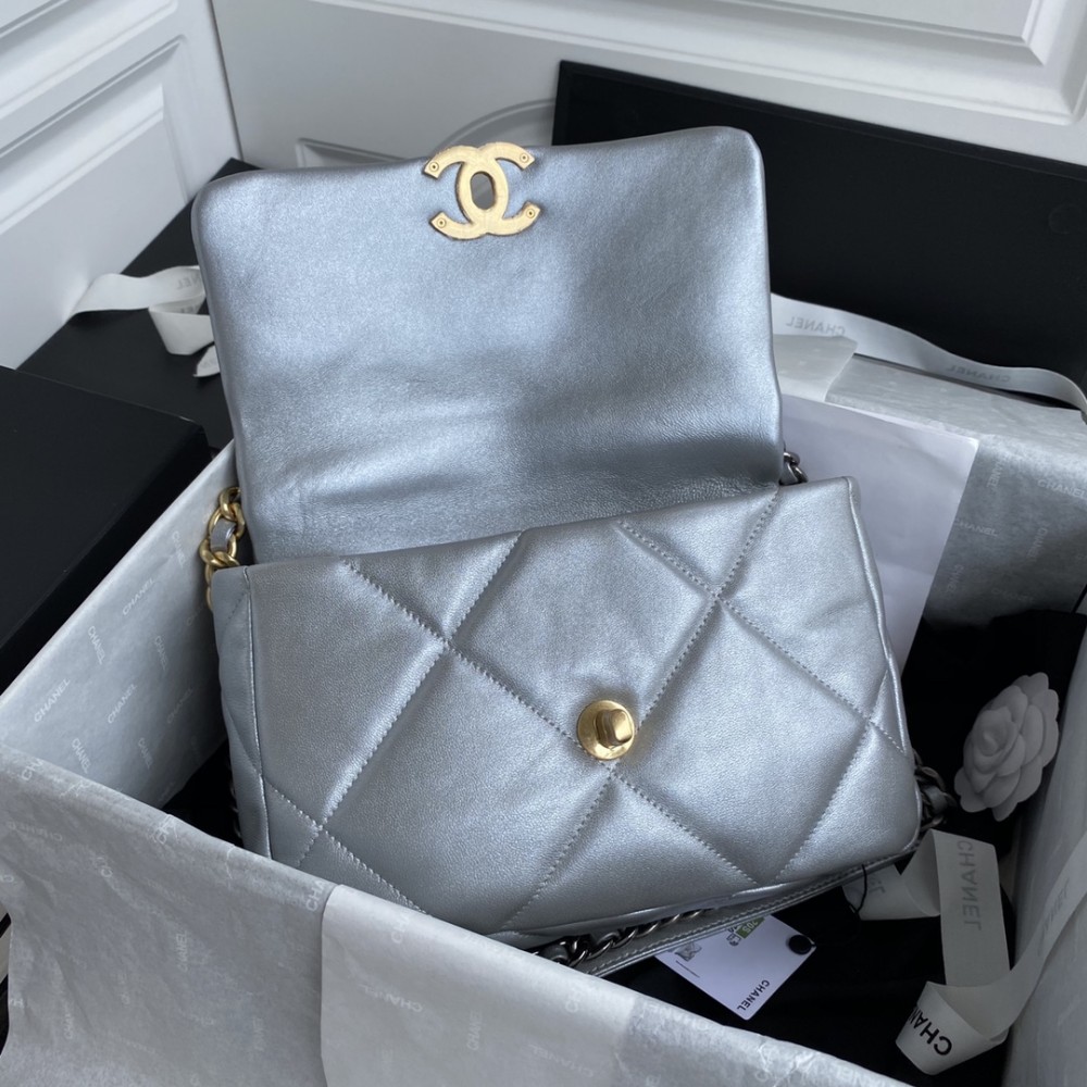 Chanel Classic Flap Classic Silver Diamond Embossed Hardware Chain Handbag Chanel Classic Flap Classic Silver Diamond Embossed Hardware Chain Handbag