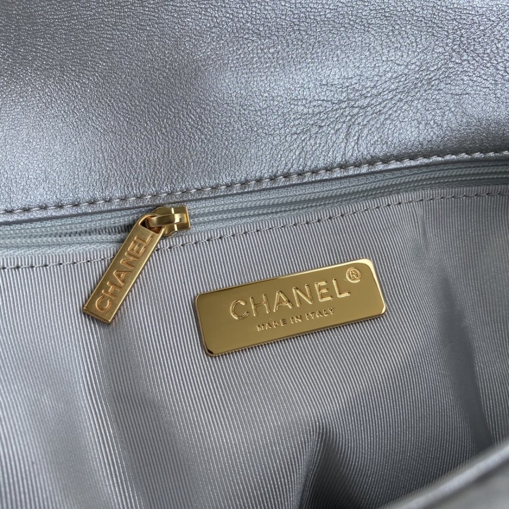 Chanel Classic Flap Classic Silver Diamond Embossed Hardware Chain Handbag Chanel Classic Flap Classic Silver Diamond Embossed Hardware Chain Handbag