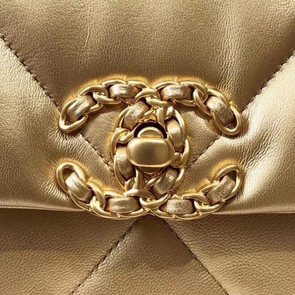 Chanel Classic Flap Classic Gold Diamond Embossed Hardware Chain Handbag Chanel Classic Flap Classic Gold Diamond Embossed Hardware Chain Handbag