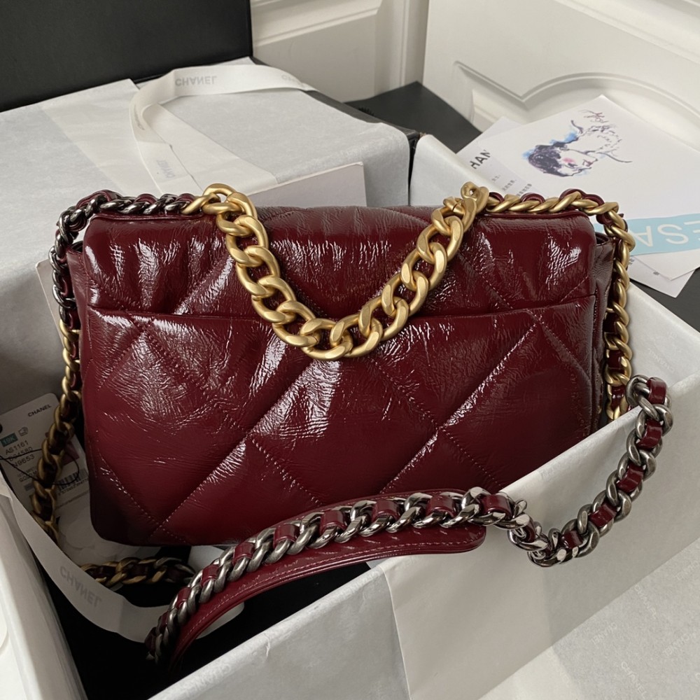 Chanel Classic Flap Classic Red Diamond Embossed Medium Hardware Chain Handbag Chanel Classic Flap Classic Red Diamond Embossed Medium Hardware Chain Handbag