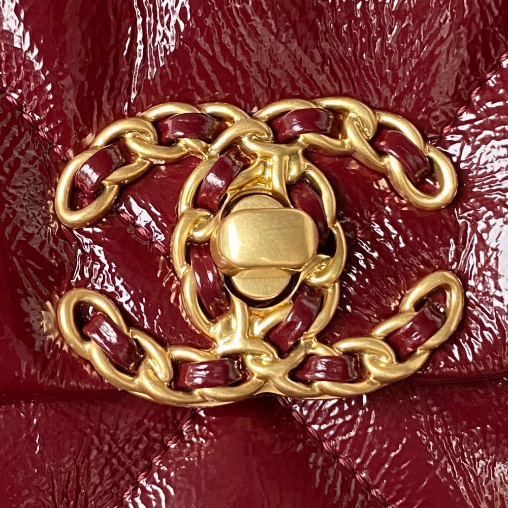 Chanel Classic Flap Classic Red Diamond Embossed Medium Hardware Chain Handbag Chanel Classic Flap Classic Red Diamond Embossed Medium Hardware Chain Handbag