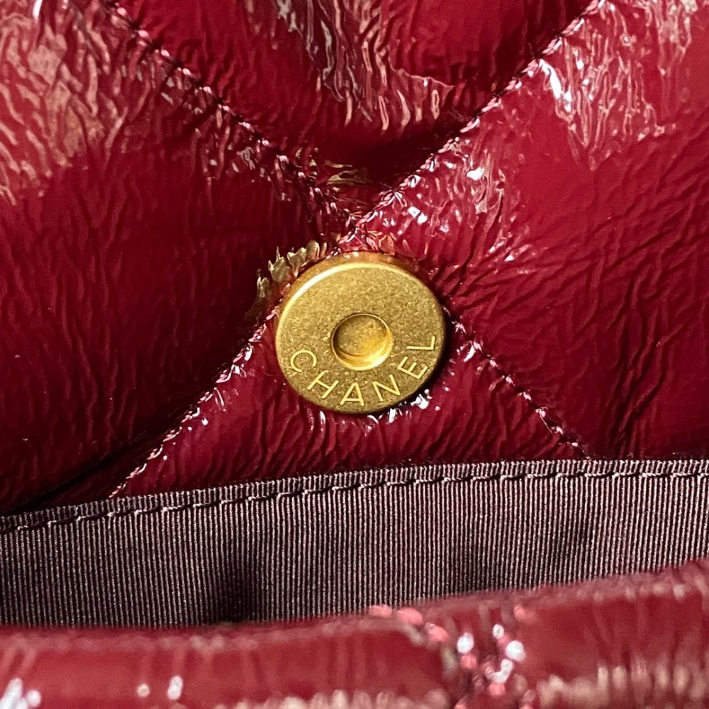 Chanel Classic Flap Classic Red Diamond Embossed Medium Hardware Chain Handbag Chanel Classic Flap Classic Red Diamond Embossed Medium Hardware Chain Handbag