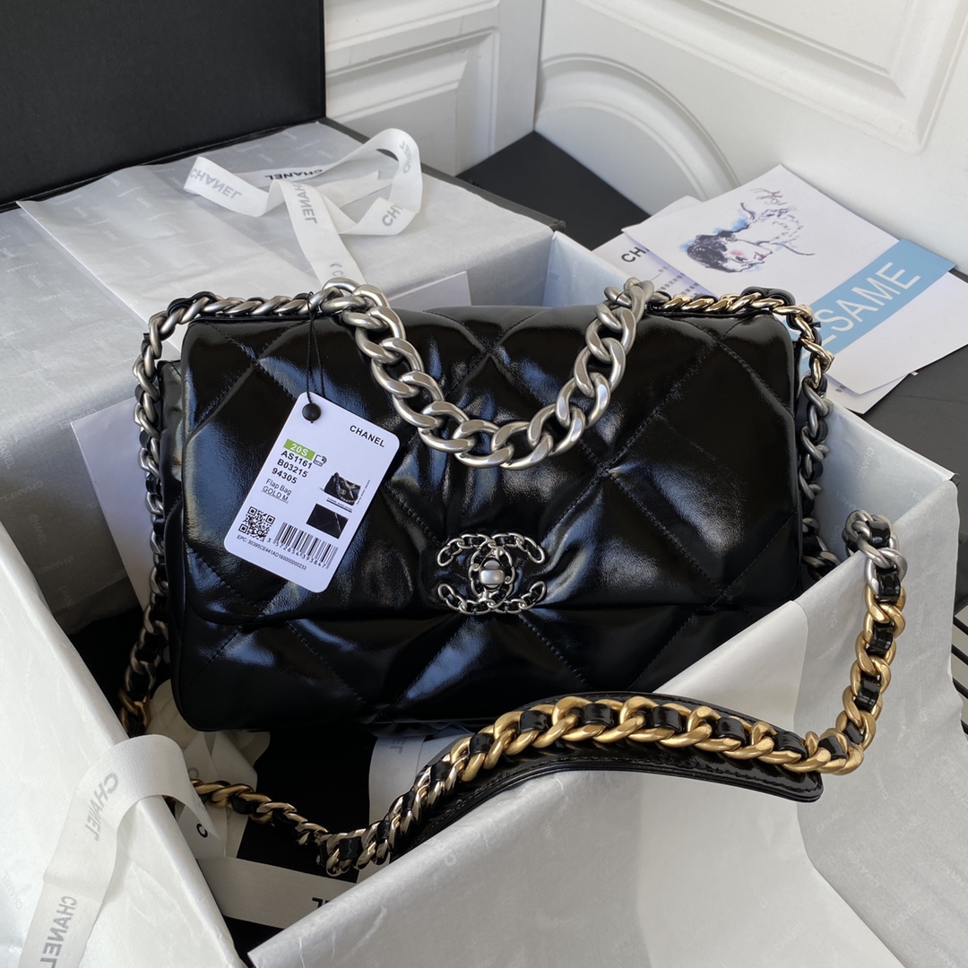 Chanel Classic Flap Classic Black Diamond Embossed Hardware Chain Handbag Chanel Classic Flap Classic Black Diamond Embossed Hardware Chain Handbag